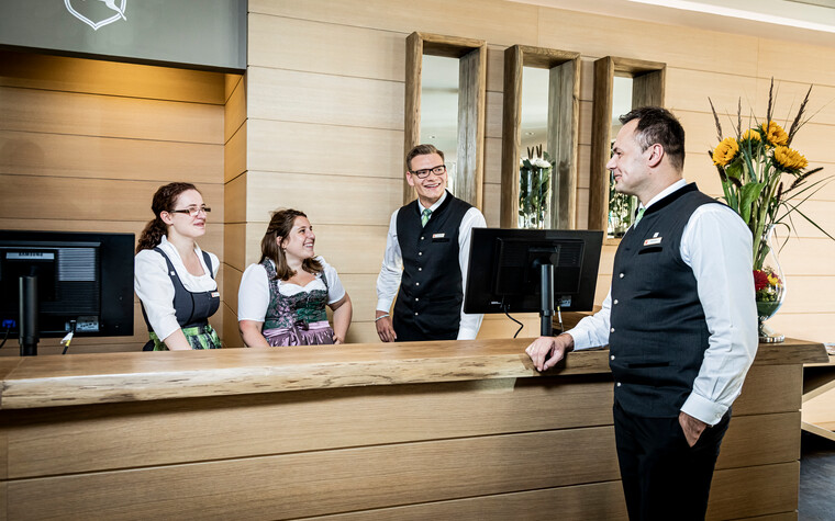 Travel Charme Ifen Hotel Rezeptionsteam | © Kleinwalsertal Tourismus eGen | Fotograf: Werner Krug
